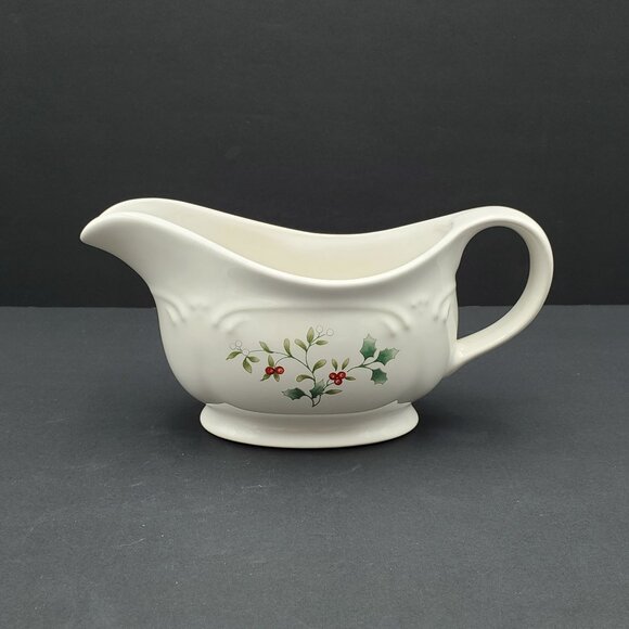 Pfaltzgraff Winterberry Gravy Boat Holly Leaves & Berries Sauce Server - Picture 4 of 8